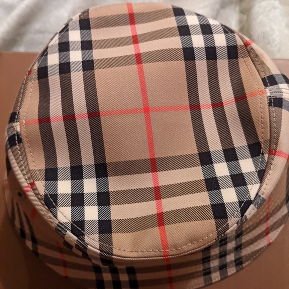 Burberry Bucket Hat - Picture 9 of 9